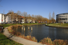900245 Gezicht op de Stadsbuitengracht te Utrecht, met links de Weerdsingel W.Z. en rechts het Paardenveld.